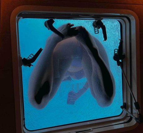 asissska 裸モデル 写真