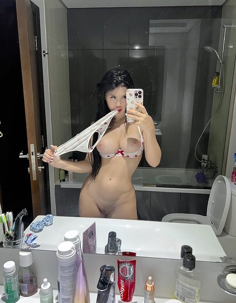 asissska ポルノスター 写真