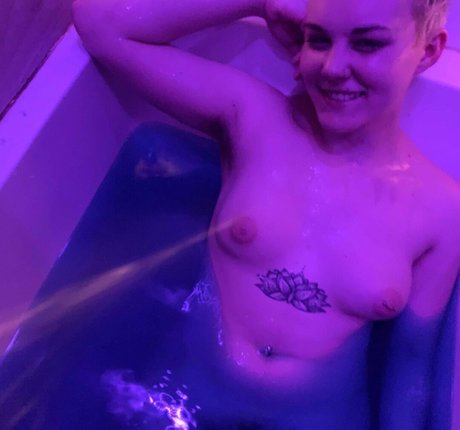 peachcreamzzz エロティックなポルノスター 写真