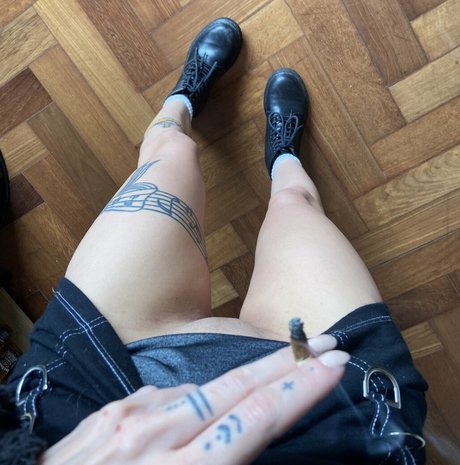 Pher Suicide ヌード女優 写真