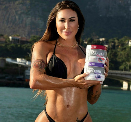 Jaque Khury アートスター アーカイブ