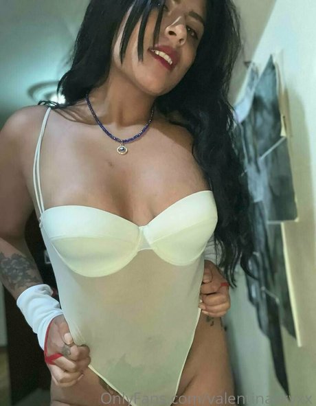 アジア人のタトゥー OnlyFans ホット 画像