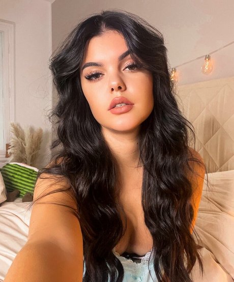 フィンドムオンリーファンズ ポルノ 画像