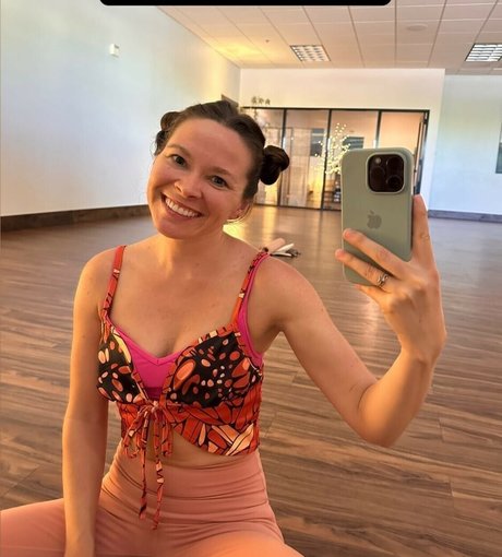 ゴスアジアンOnlyFans セクシー裸 写真