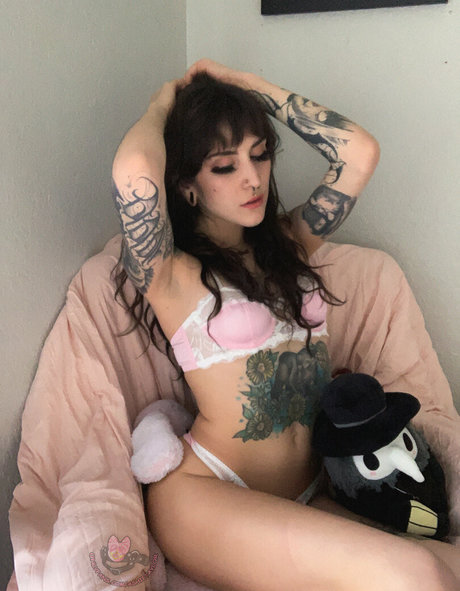 アジア人のタトゥー OnlyFans アダルト 写真