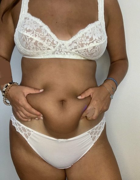 エモオンリーファン セクシーヌード ギャラリー