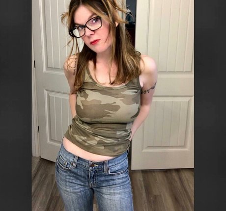 大きな黒いお尻のOnlyFans アート裸 画像