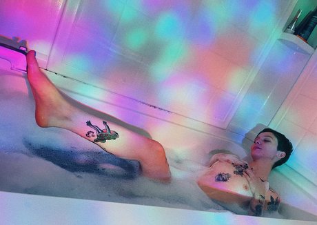 DMV オンリーファン 無料裸 画像