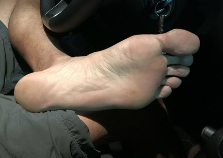 barefeeticus ヌードモデル 画像