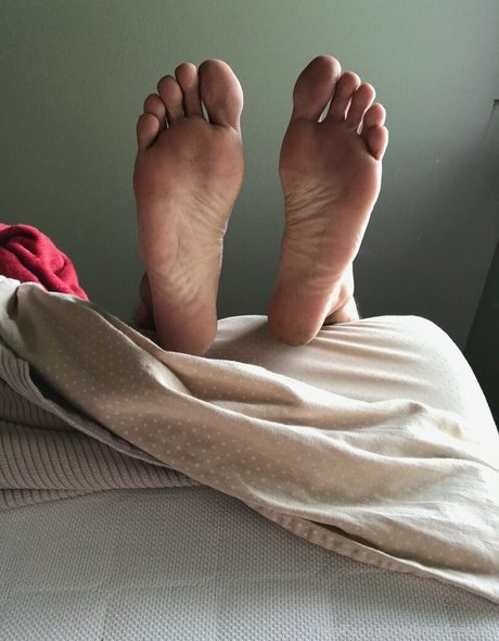 barefeeticus トップモデル 写真