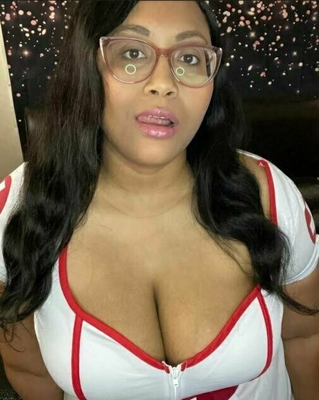 mistresslarissa 可愛いモデル 写真