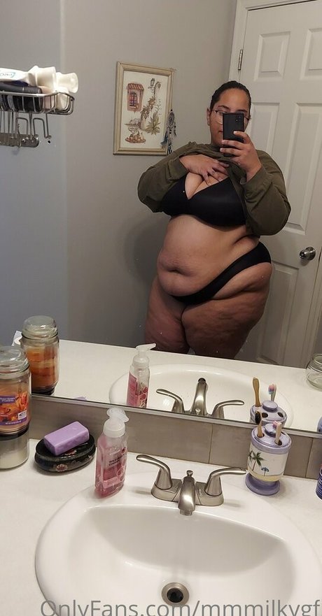 mmmilkygf ヌードのポルノスター 写真