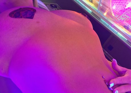 毛深いティーンズOnlyFans セクシー裸 写真