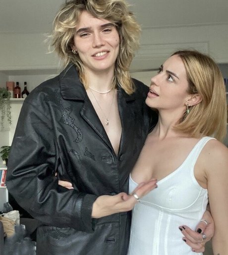 姉妹OnlyFans 美しいポルノ 画像