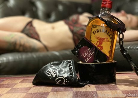 tittytata スター xxx 画像