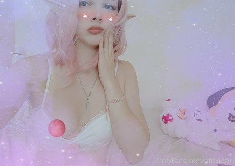 痩せた金髪の熟女OnlyFans 美しい裸 写真