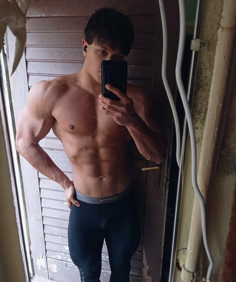 andrewad 裸モデル 画像