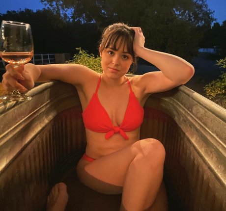 公共の場での猫のOnlyFans 素敵 画像