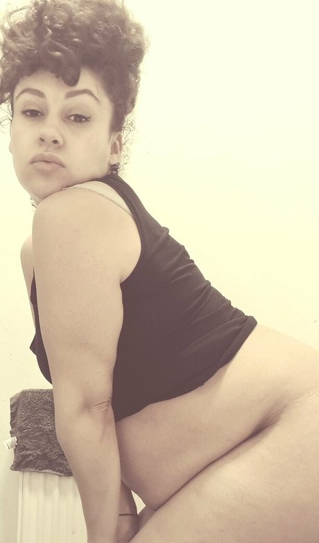 大きな黒いお尻のOnlyFans 無料セクシー 写真