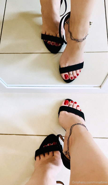 小柄なブロンドの熟女OnlyFans HD 写真