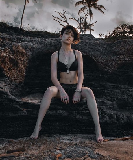 Olivia Graves 裸の女優 アーカイブ