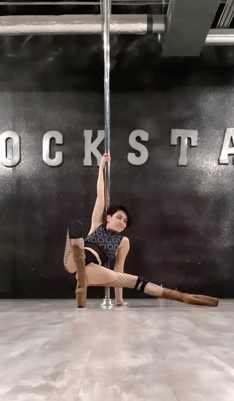 Olivia Graves 裸のスター 写真