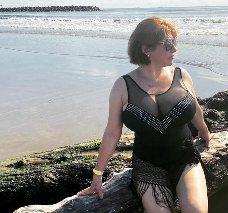 Normii ポルノ女優 写真