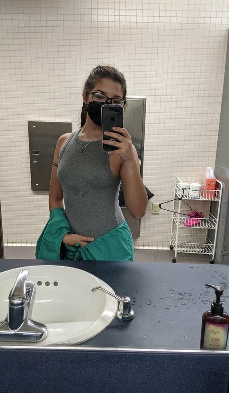 ティーングラスオンリーファン セクシーヌード 写真