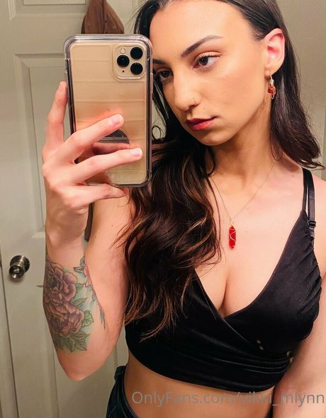 大きな黒いお尻のOnlyFans アートヌード 写真