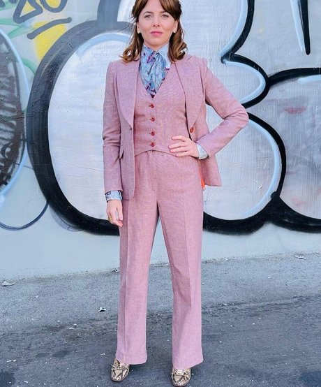 Ophelia Lovibond トップポルノスター 写真