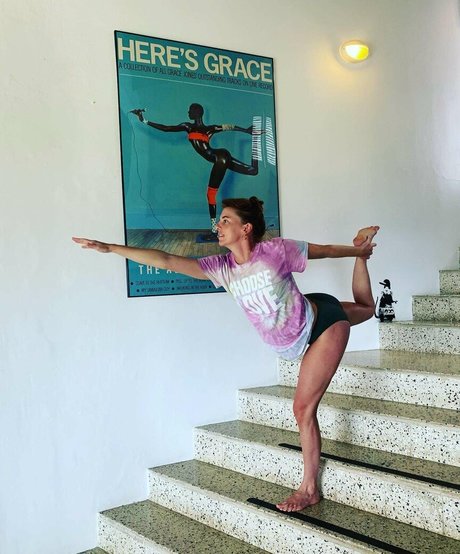 Ophelia Lovibond HDポルノスター 写真