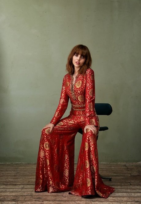 Ophelia Lovibond HDスター 画像