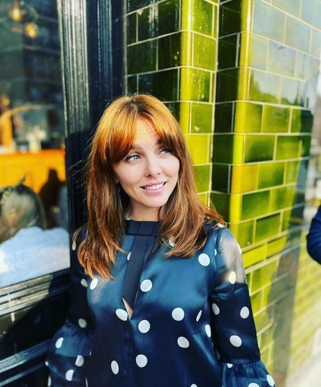Ophelia Lovibond 裸のモデル 写真
