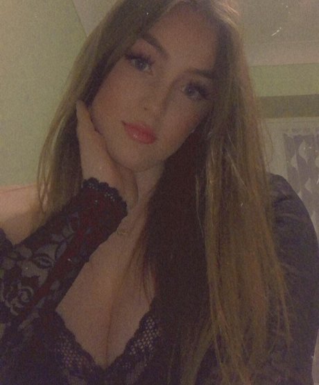 ティーンソロOnlyFans セクシー裸 写真