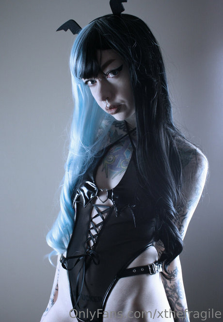 xthefragile 最高のモデル 写真