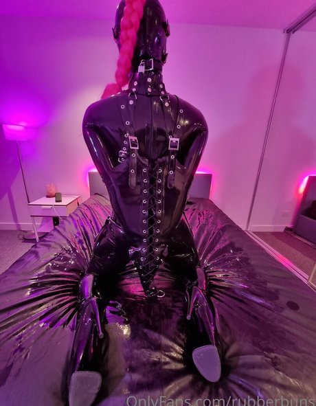 rubberbuns ポルノモデル 写真