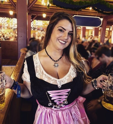 Chelsea Hammill 裸のモデル 写真