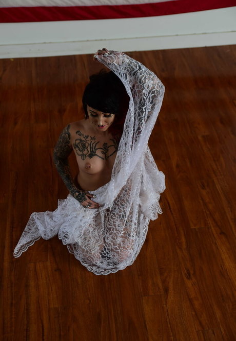 痩せたブロンドのOnlyFans ヌード 画像