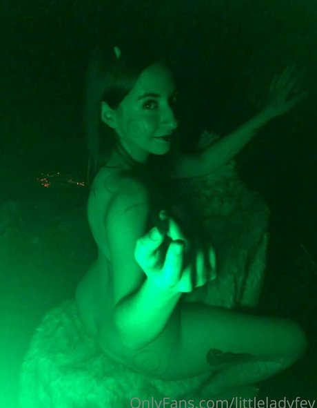 littleladyfey エロティックなポルノスター 写真