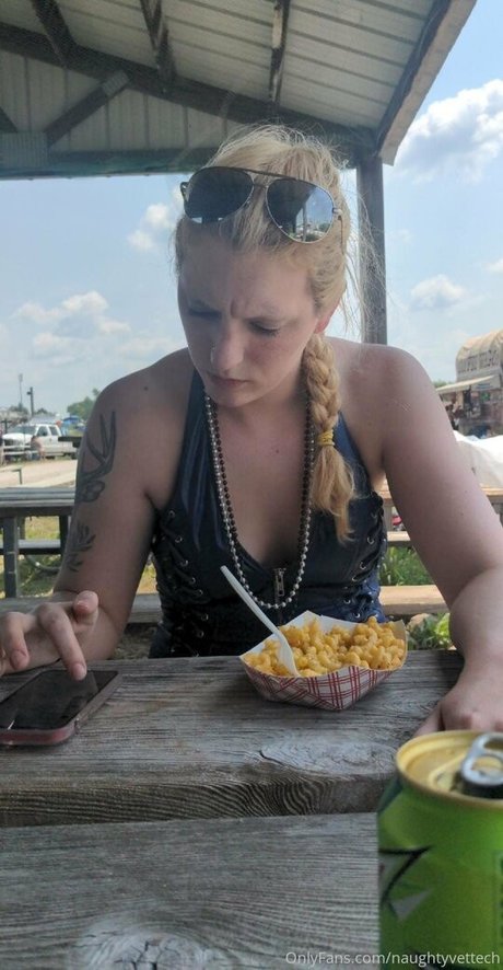 naughtyvettech 高品質のポルノスター 画像