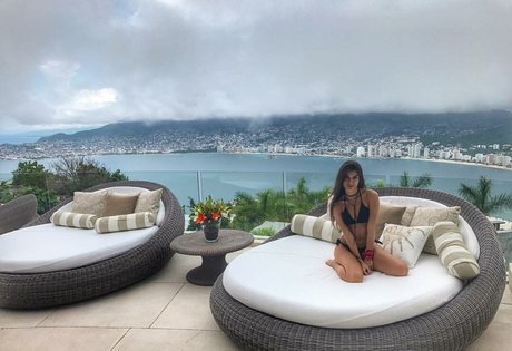 Alicia Londono トップスター 写真