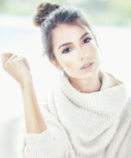 スターティーンオンリーファンズ エロチック 写真