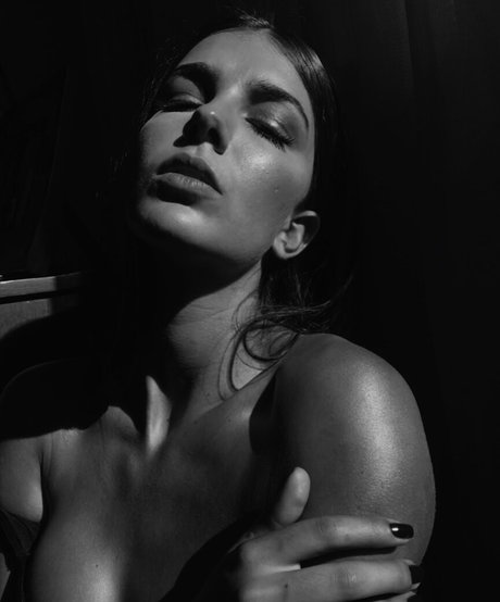 母乳オンリーファン ポルノ 写真