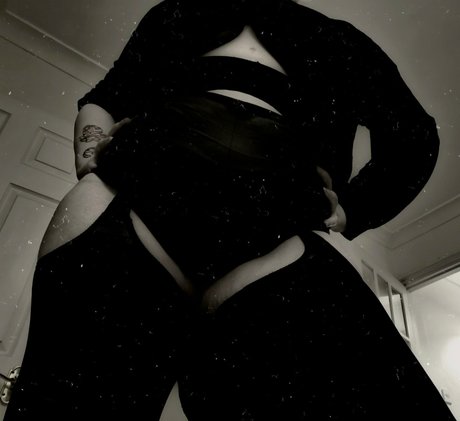 saintdomina 美しいモデル 写真