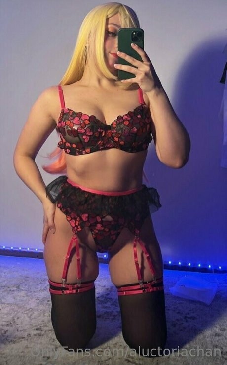 aluctoriachan ホット女優 写真