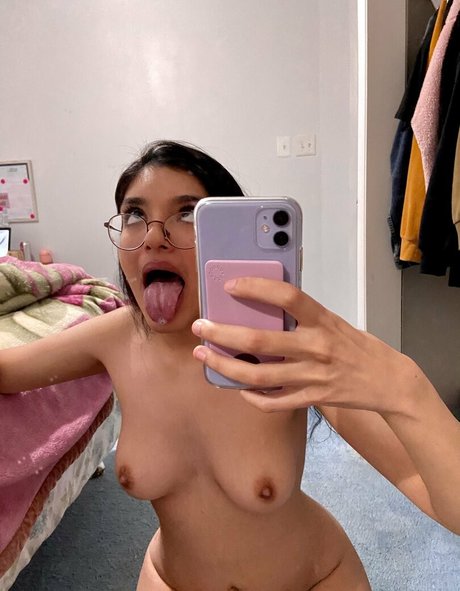 小柄なブロンドの熟女OnlyFans 裸 画像