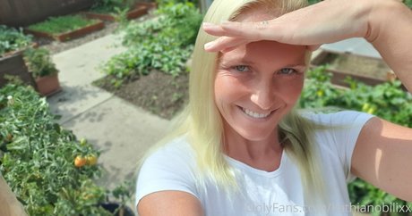 小柄なBBC OnlyFans 可愛い 画像