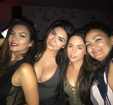 ニューハーフ巨乳OnlyFans HD 写真