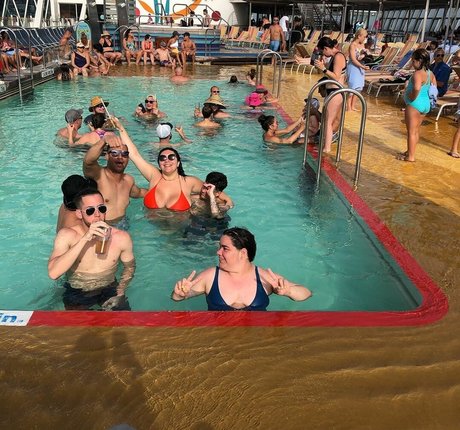 18歳のOnlyFans セクシー裸 画像