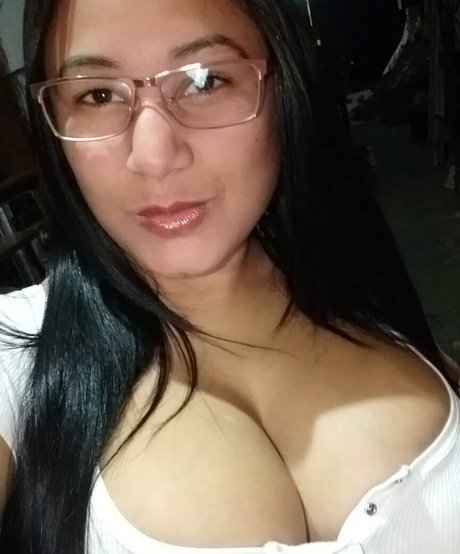 ニューハーフ 熟女 OnlyFans アート裸 写真